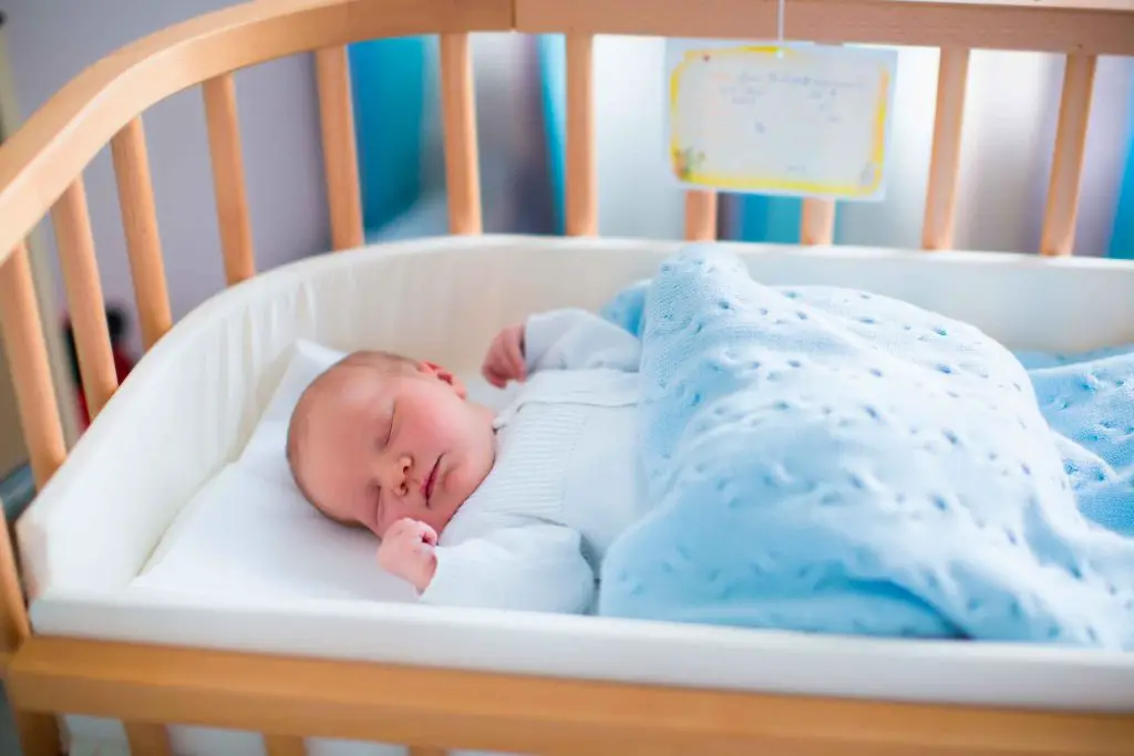 Cunas y corrales de madera para el descanso de los bebés